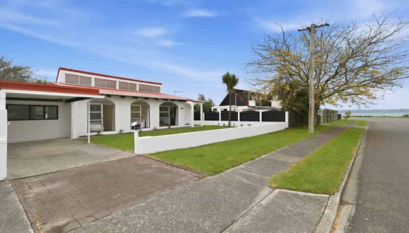 74 Robinson Avenue, Holdens Bay