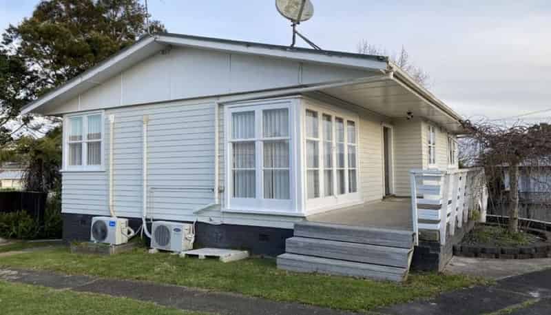 25 Hutchinsons Road, Bucklands Beach