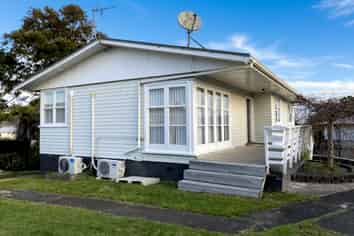 25 Hutchinsons Road, Bucklands Beach