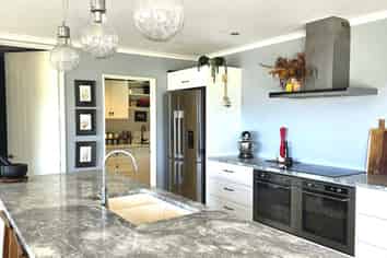 1227 Oxford Road, Cust