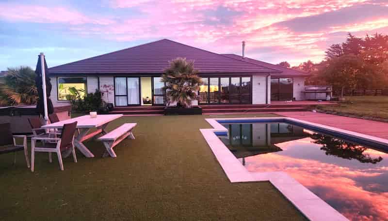 1227 Oxford Road, Cust