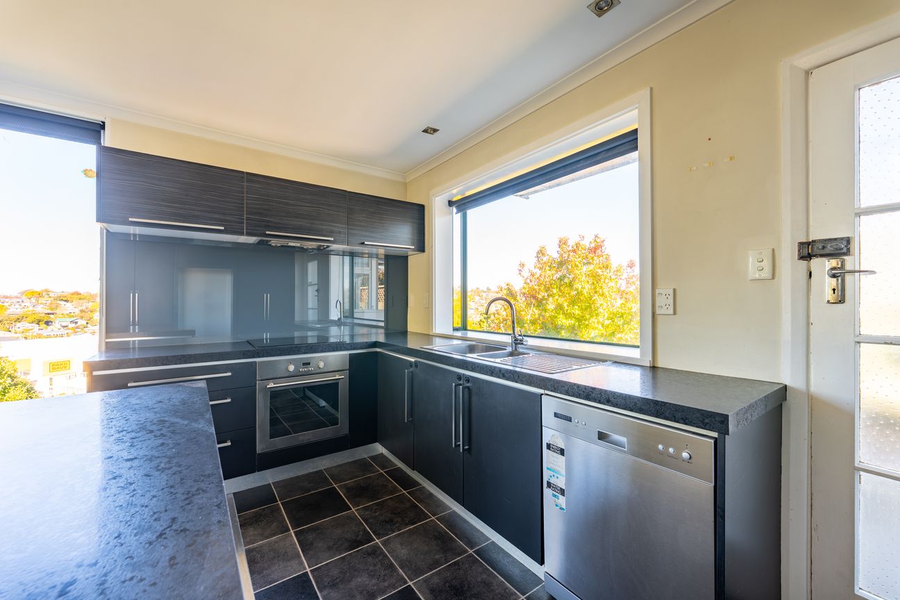 FOUR BEDROOM SURPRISE - Mehr