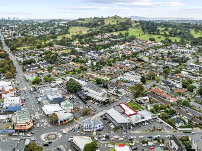 City fringe freehold - income with upside