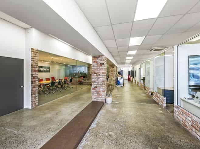 City fringe freehold - income with upside