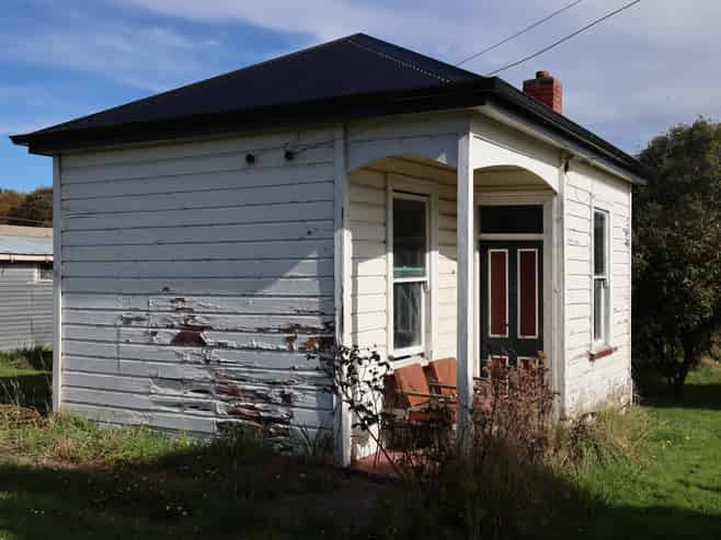 5 Clark Street, Owaka