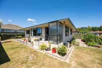 2/14 Marsden Road, Stoke