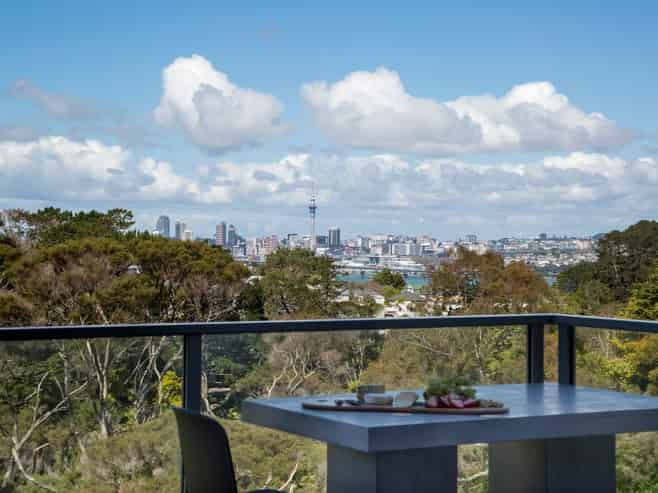 8D Huka Road, Birkenhead