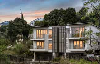 8D Huka Road, Birkenhead