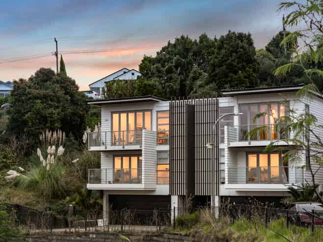 8D Huka Road, Birkenhead