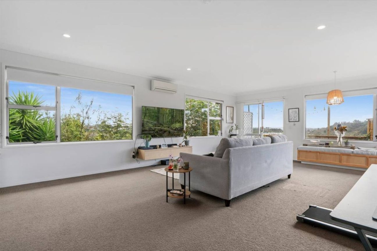 Elevated, Easy Living with Urban Views - Mehr