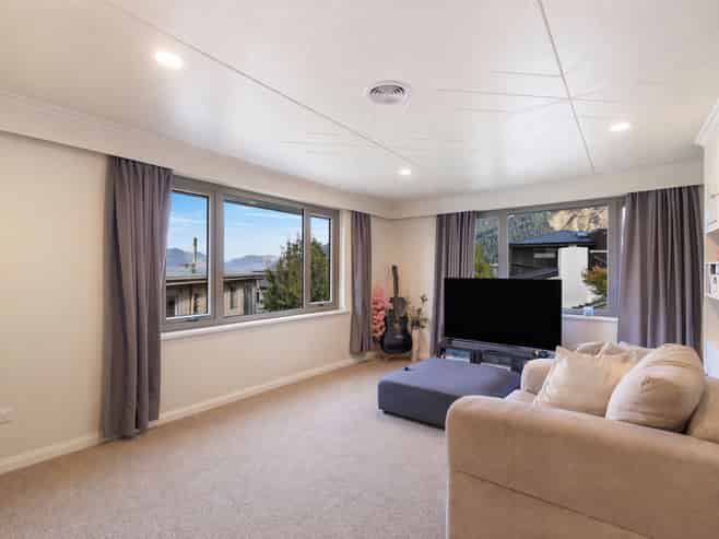 18 Panorama Terrace, QUEENSTOWN HILL