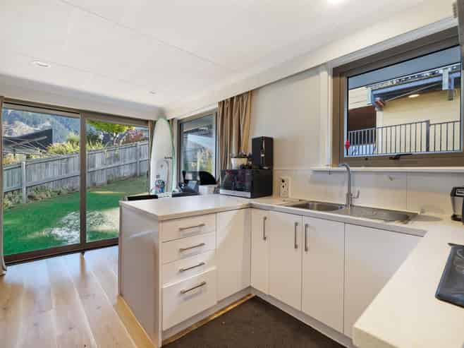 18 Panorama Terrace, QUEENSTOWN HILL