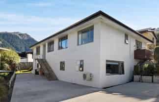 18 Panorama Terrace, QUEENSTOWN HILL