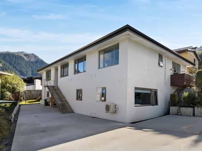 18 Panorama Terrace, QUEENSTOWN HILL