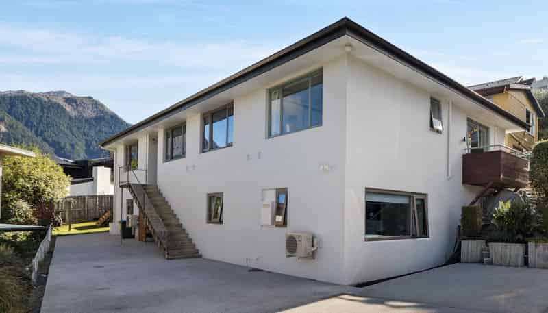 18 Panorama Terrace, QUEENSTOWN HILL