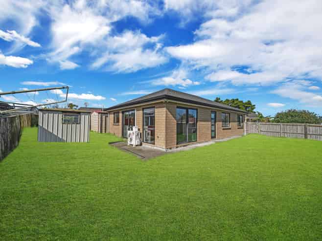 1/25 Kennington Drive, Clendon Park