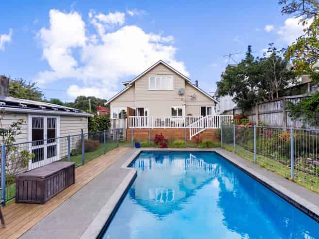 6 Martin Avenue, Mount Albert