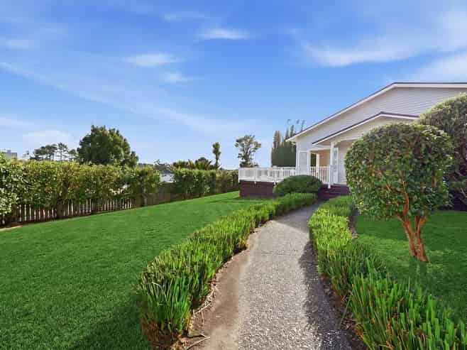 13 Eastvale Close, Greenhithe