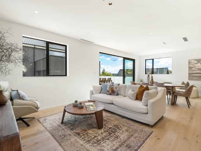 8A Serrata Place, Browns Bay