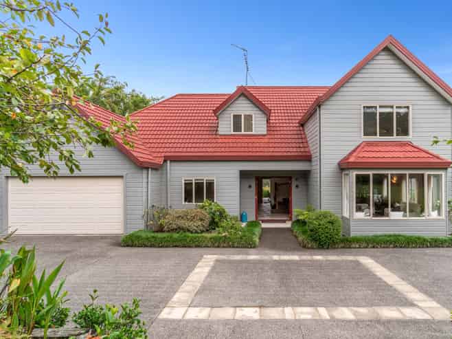37 Hardens Lane, Paremoremo