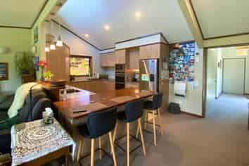 6 Ewing Place, Albert Town