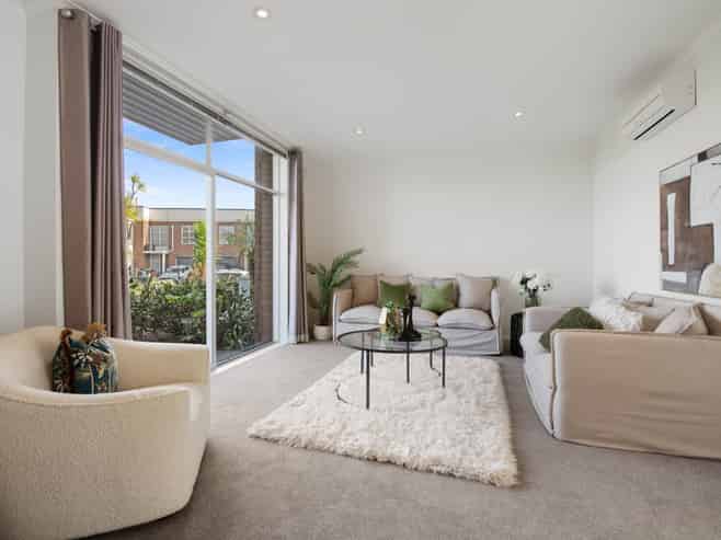 6 Baber Drive, Stonefields