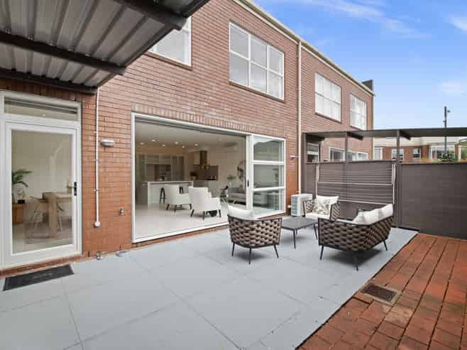 6 Baber Drive, Stonefields