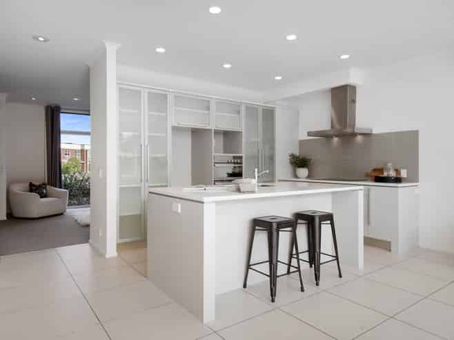 6 Baber Drive, Stonefields