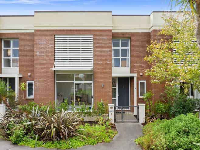 6 Baber Drive, Stonefields