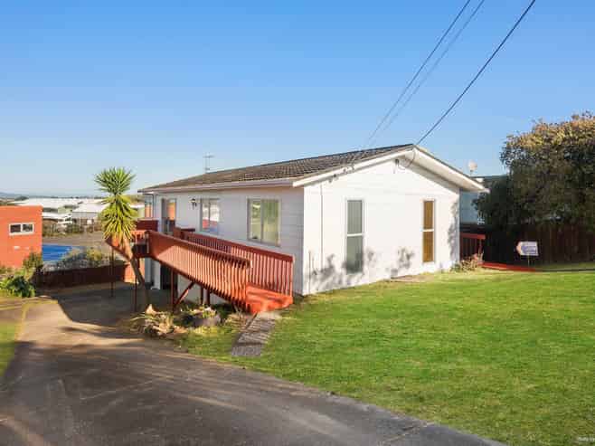 779 East Coast Road, Northcross