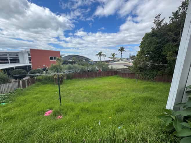 779 East Coast Road, Northcross