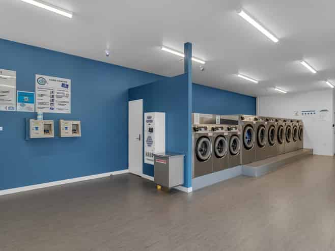 Multi-tenanted suburban retail complex