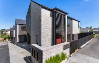 26-28  Weybridge Crescent, Glen Innes