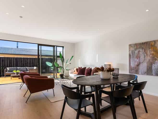 26-28  Weybridge Crescent, Glen Innes