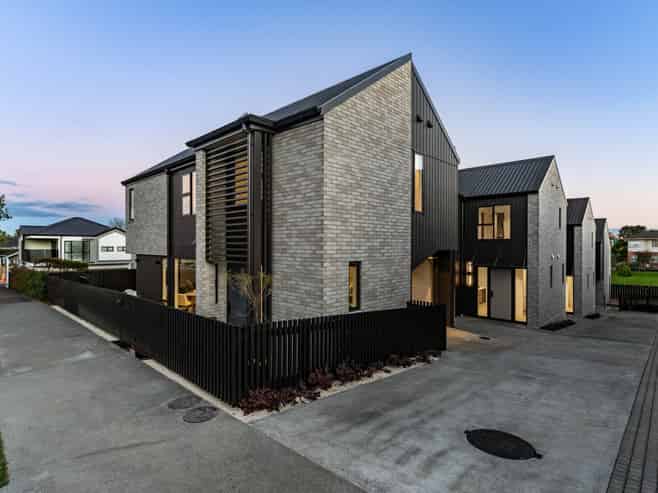 26-28  Weybridge Crescent, Glen Innes