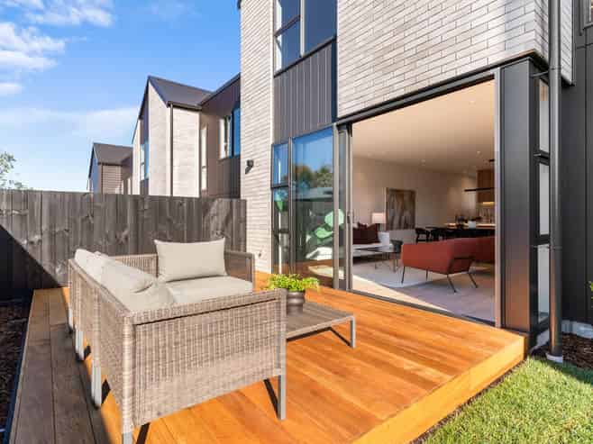 26-28  Weybridge Crescent, Glen Innes