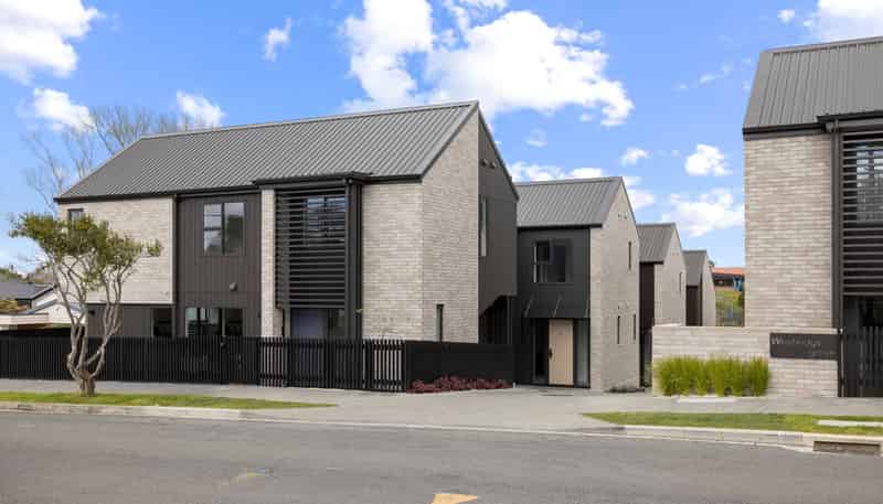 26-28  Weybridge Crescent, Glen Innes