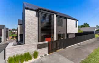 26-28  Weybridge Crescent, Glen Innes