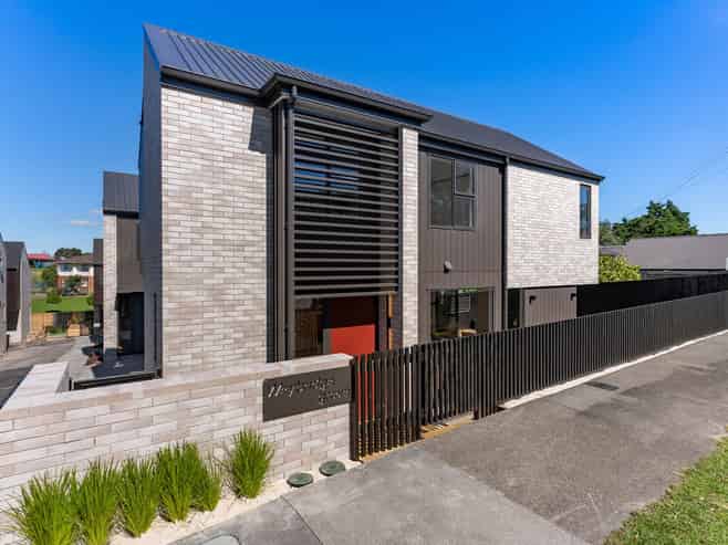 26-28  Weybridge Crescent, Glen Innes