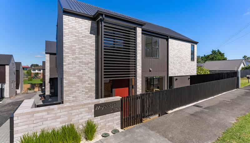 26-28  Weybridge Crescent, Glen Innes