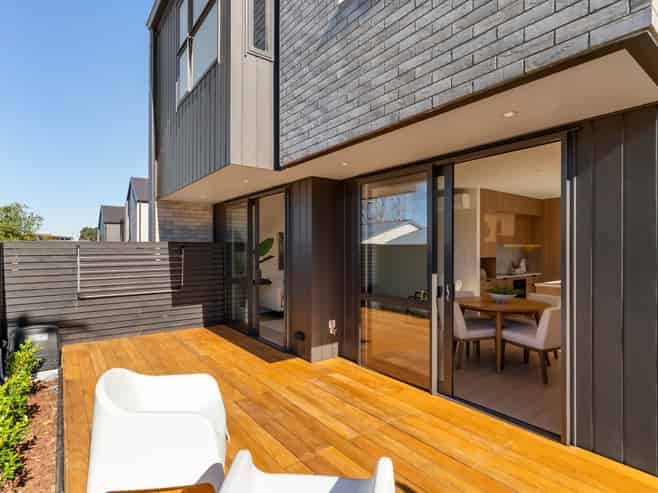 26-28  Weybridge Crescent, Glen Innes