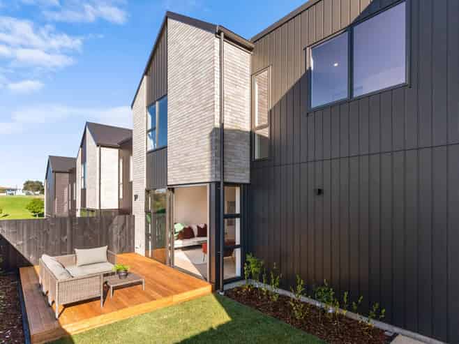 26-28  Weybridge Crescent, Glen Innes