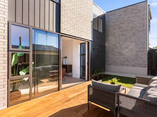 26-28  Weybridge Crescent, Glen Innes