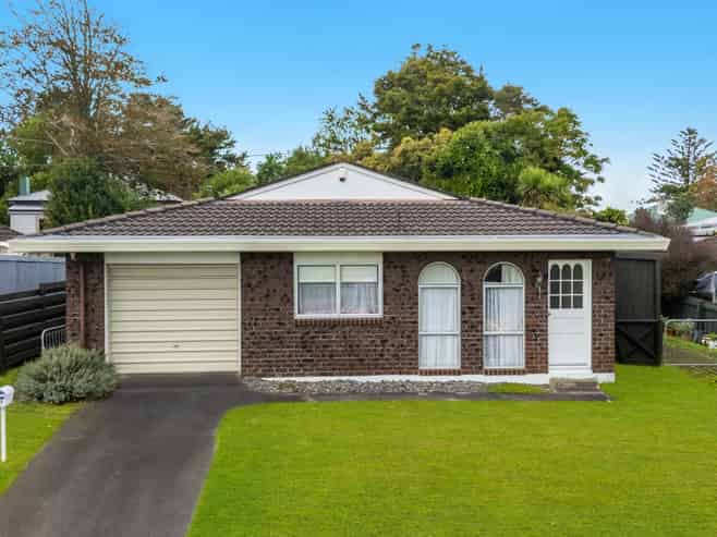 2/9 Wood Street, Papakura