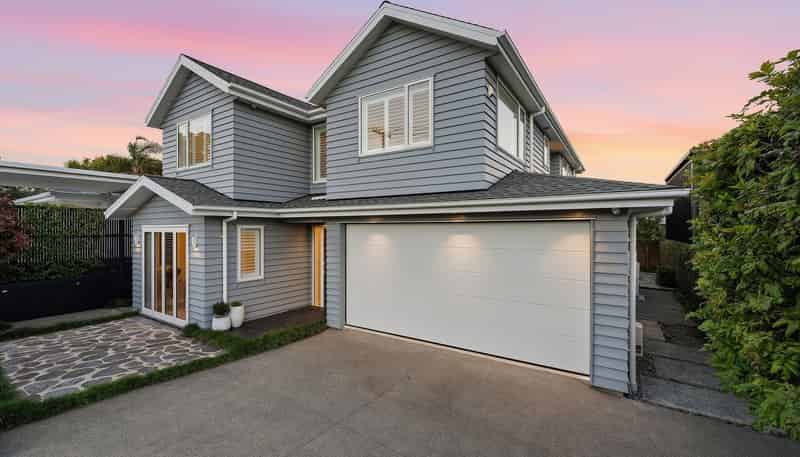 17A Lake Pupuke Drive, Takapuna