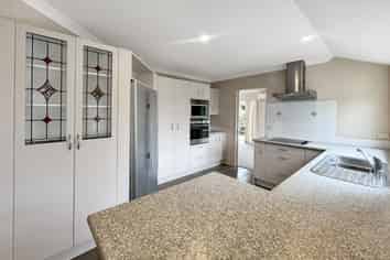 8 Murphy Court, Highbury