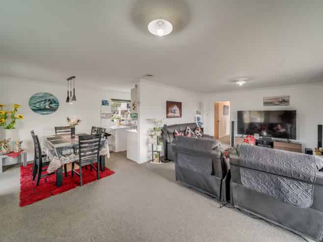 3/55 Tuhikaramea Road, Dinsdale