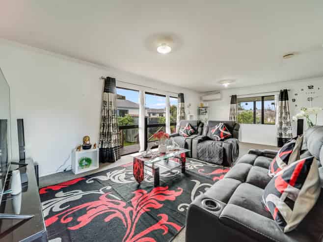 3/55 Tuhikaramea Road, Dinsdale