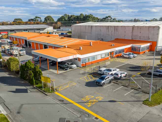 Blenheim Road workhorse with huge yard