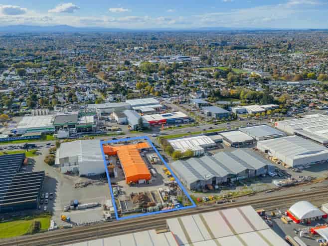 Blenheim Road workhorse with huge yard